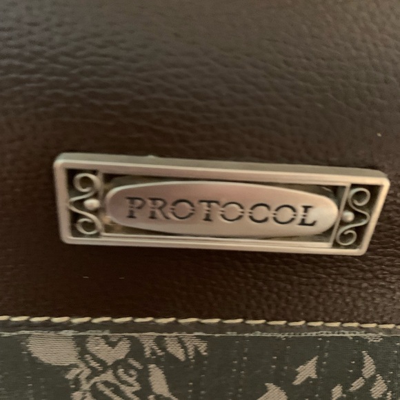 Protocol 2-Piece Luggage & Tote Set - Picture 13 of 16